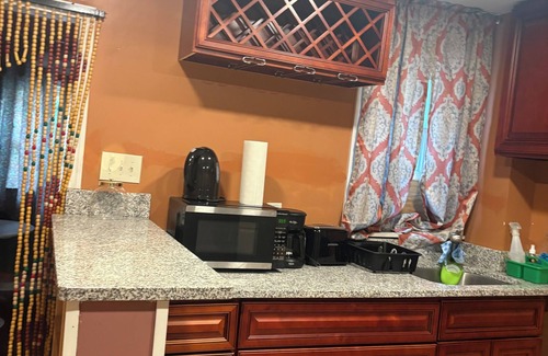 Wilmington Maison | Charming 2-bedroom townhome in Wilmington with WiFi, close to riverfront.