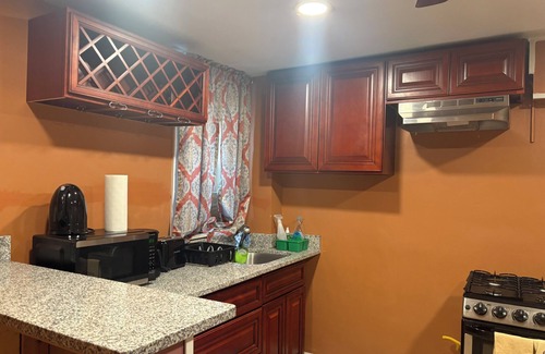 Wilmington Maison | Charming 2-bedroom townhome in Wilmington with WiFi, close to riverfront.