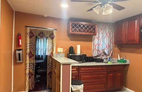 Wilmington Maison | Charming 2-bedroom townhome in Wilmington with WiFi, close to riverfront.