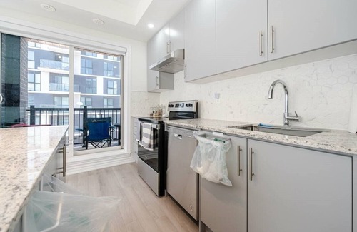 Oakville Maison | Charming 2-bedroom townhome with Rooftop view