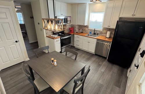 University District Maison | Charming 2-Bedroom Townhome with WiFi and AC in fantastic Columbus