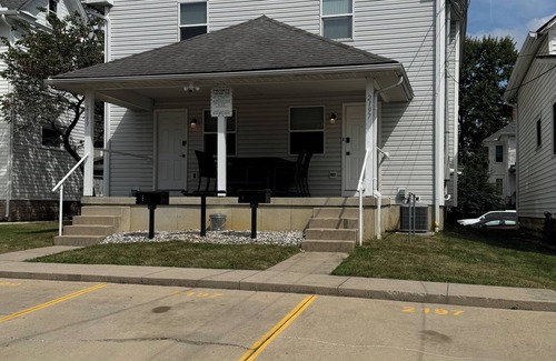 University District Maison | Charming 2-Bedroom Townhome with WiFi and AC in fantastic Columbus
