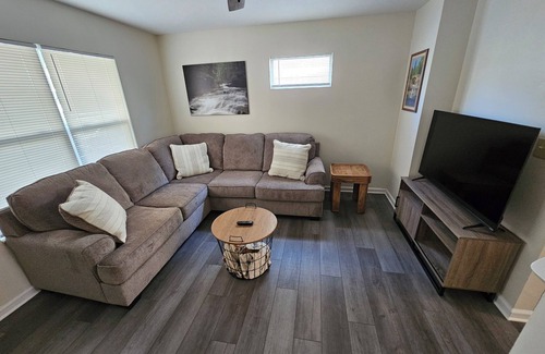 University District Maison | Charming 2-Bedroom Townhome with WiFi and AC in fantastic Columbus