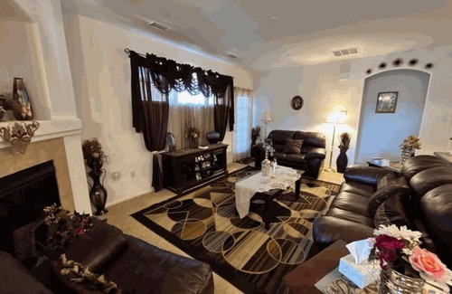 Aurora Maison | Charming 2-bedroom townhome with AC, WiFi