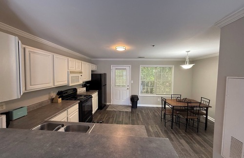 Athens Maison | Charming 2-bedroom townhome in marvelous Athens with AC