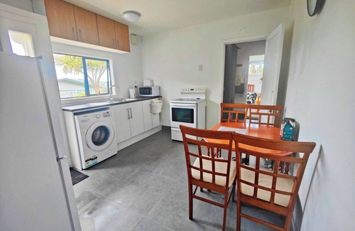 Johnsonville Maison | Charming 2-bedroom unit in lovely Wellington with AC, WiFi sale on now