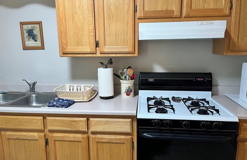 Uptown Maison | Charming 2-bedroom house with AC, WiFi, walking distance from UPTOWN!