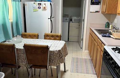 Uptown Maison | Charming 2-bedroom house with AC, WiFi, walking distance from UPTOWN!