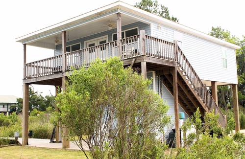 Shoreline Park Maison | Charming 2-bedroom house on the water in lovely Bay St. Louis