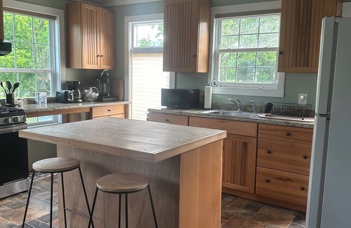 Hobucken Maison | Charming 2-bedroom house with private beach access in peaceful Cedar Island