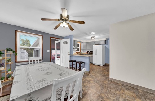 Cheektowaga Appartement | Charming 2-bedroom apartment near airport in peaceful Cheektowaga
