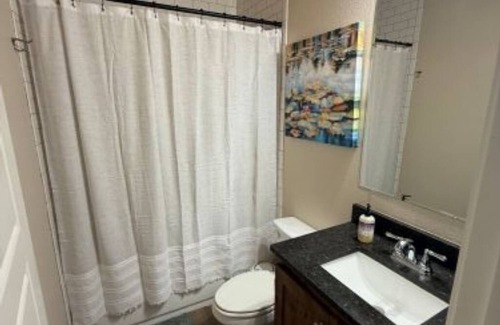 Honey Grove Appartement | Charming 2-bedroom apt in lovely Honey Grove TX. Minutes from Boi D'Arc Lake!
