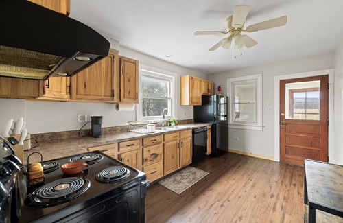 Lairdsville Maison | Charming 2-bedroom house in peaceful Hughesville with WiFi, AC