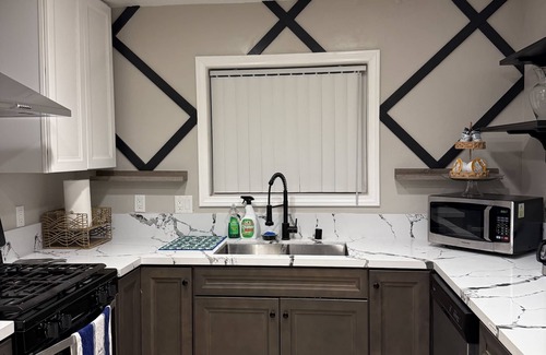Lemon Grove Maison | Charming 2-bedroom house with WiFi, AC in Lemon Grove, home with hotel amenities