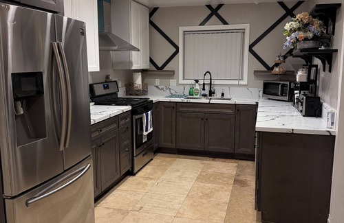 Lemon Grove Maison | Charming 2-bedroom house with WiFi, AC in Lemon Grove, home with hotel amenities