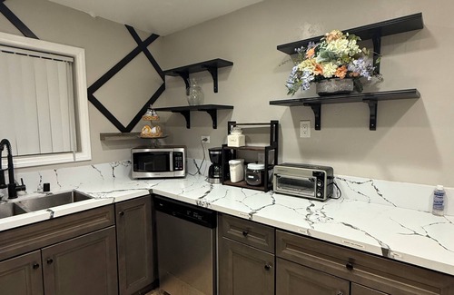 Lemon Grove Maison | Charming 2-bedroom house with WiFi, AC in Lemon Grove, home with hotel amenities