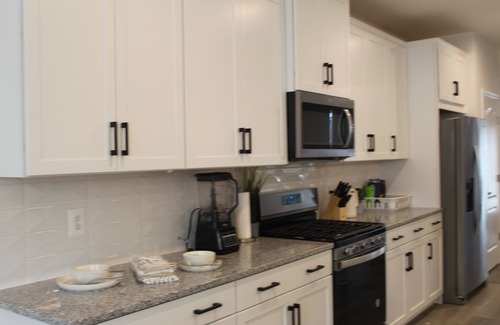 Owings Mills Copropriété | Charming 2-bedroom condo with fitness room and AC in Owings Mills