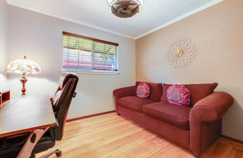 Rancho Cordova Maison | Charming 2-Bedroom Home With Private Office and Backyard
