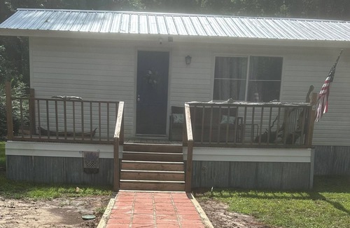 Sandersville Cottage | Charming 2-bedroom tiny country house conviently located near BOK HOMA CASINO!!