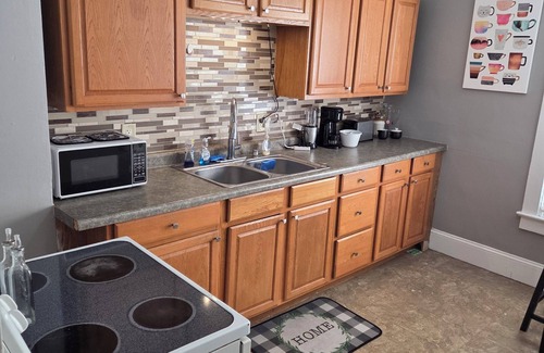 Springfield Maison | Charming 2-bedroom duplex in brilliant Springfield with AC