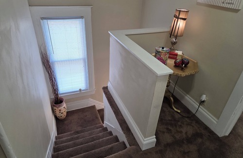 Springfield Maison | Charming 2-bedroom duplex in brilliant Springfield with AC