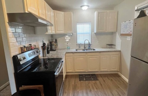 Three Rivers Maison | Charming 2-bedroom house with AC, WiFi in wonderful Three Rivers