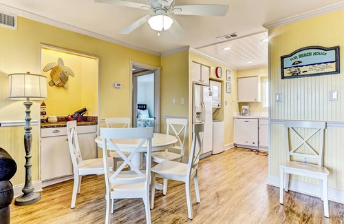 Tybee Island Copropriété | Charming 2-bedroom condo in lovely Tybee Island with Beach Access and Pool