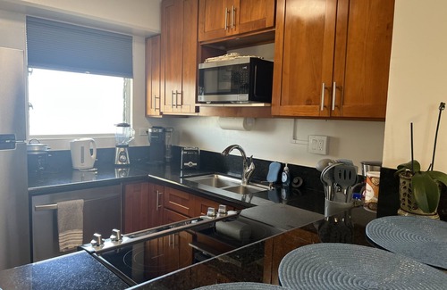 McCully - Moiliili Appartement | Charming 2 bedroom Waikiki Apt, Sleeps 6 with FREE parking