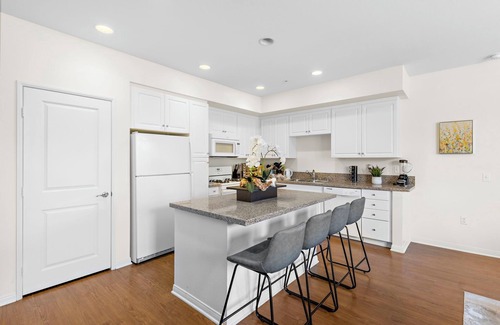 Irvine Lit Et Petit-Déjeuner | Charming 2-bedroom with fitness room located within walking distance to spectrum