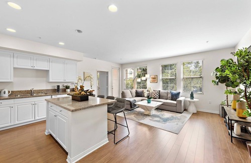 Irvine Lit Et Petit-Déjeuner | Charming 2-bedroom with fitness room located within walking distance to spectrum
