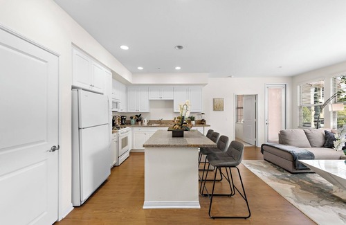 Irvine Lit Et Petit-Déjeuner | Charming 2-bedroom with fitness room located within walking distance to spectrum