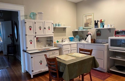 Central Gardens Appartement | Charming 2-BR apt 4 min to hospital, free WiFi, in Memphis Midtown, free parking