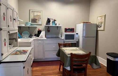 Central Gardens Appartement | Charming 2-BR apt 4 min to hospital, free WiFi, in Memphis Midtown, free parking