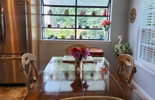 Lake Ridge Maison | Charming 2 levels guest unit in a house in amazing lake ridge area.