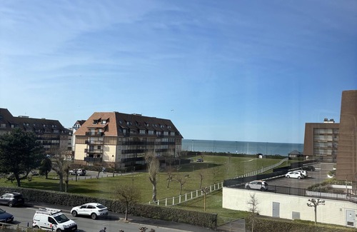Villers-sur-Mer Appartement | Charmant 2 pièces avec loggia à deux pas de la plage, parking, tout équipé