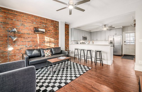 German Village Appartement | Charming 2-story on Historic City Park Ave in German Village. Pet-friendly sleeps 5.