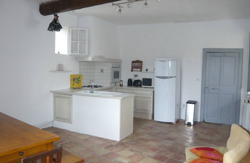 Saint-Clement Maison | Maison de village de 210 m2 plein de charme sur 2 niveaux avec cour et terrasse