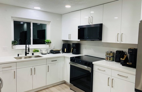 Central District Maison | Charming 2Bd& 2 B, with 3 Queens beds in brilliant Seattle