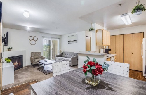 Covington Appartement | Charming 2BD/2BA Retreat in Covington, WA