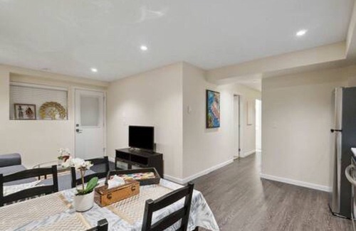 Surrey Maison | Charming 2BD Basement Suite, Surrey!