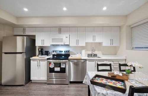 Surrey Maison | Charming 2BD Basement Suite, Surrey!