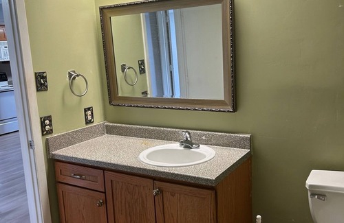 Slidell Copropriété | Charming 2Bd. waterfront living, pool, fitness rm. in serene Slidell