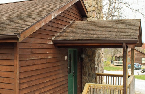 Makanda Cabine | Charming 2BR/1B cabin - Winetrail, SIU, Shawnee Forest, Giant City, Cedar Lake