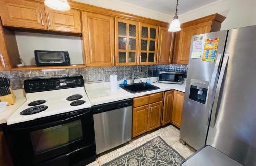 Elkins Park Appartement | Charming 2br 2b In Elkins Park, Parking, Pool