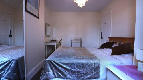 Ilminster Maison | Charming 2BR Edwardian House in Market Town