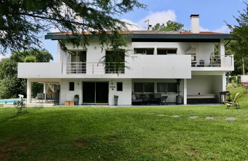 Urt Appartement | Appartement de charme avec piscine au cœur du Pays Basque