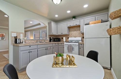 St. Johns Maison | Charming 2BR Getaway | Near Downtown & Mueller