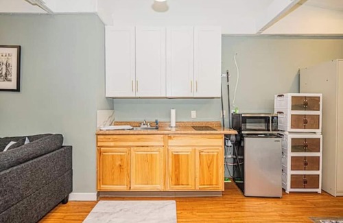 Brookland Maison | Charming 2BR Hideaway & comfortable Stay in NE DC!