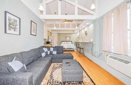 Brookland Maison | Charming 2BR Hideaway & comfortable Stay in NE DC!