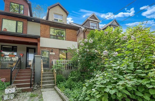 Leslieville Maison | Charming 2BR Home in South Riverdale with Backyard